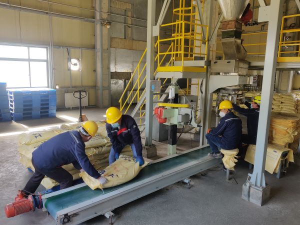 3.14日，制氣車間廣泛開展勞動(dòng)競賽，硫磺造粒工作圖.jpg