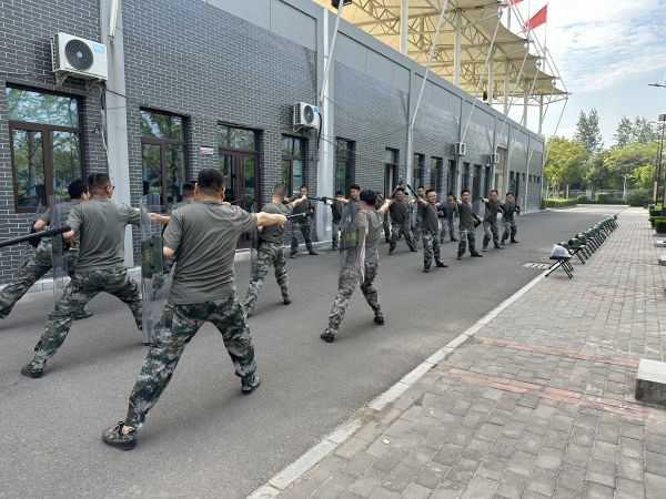 渭化集團(tuán)民兵集訓(xùn)警棍盾牌會(huì)操.jpg