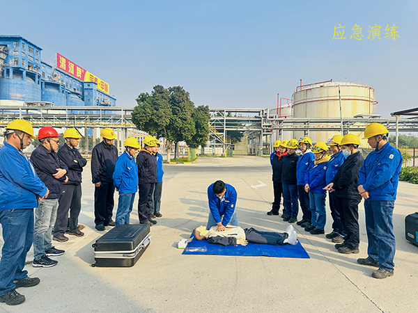 11月8日下午，應(yīng)急救援隊張伯倫為職工進行心肺復(fù)蘇操作技能培訓(xùn).jpg